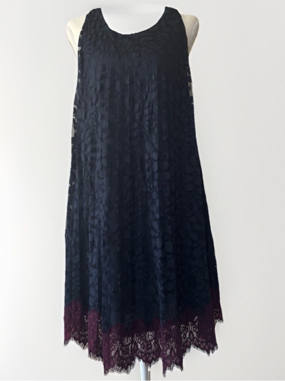 Max Studio Navy Applique Floral Shift Dress Small Textured Lace Hem Sleeveless